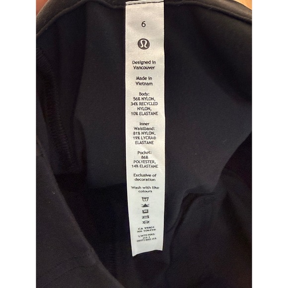 Lululemon Relaxed Fit Super High Rise 4" Cargo Shorts Black High Rise Sz 6 NWOT - Picture 3 of 6